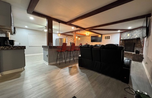Richton Park House | Soothing 3-bedroom house with AC in Richton Park