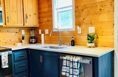 Slaty Fork Cabin | Soothing 4-bedroom cabin with Hot tub in Minehaha Springs