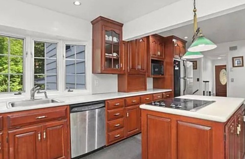 Trumbull House | Soothing 4-bedroom house with AC in Trumbull