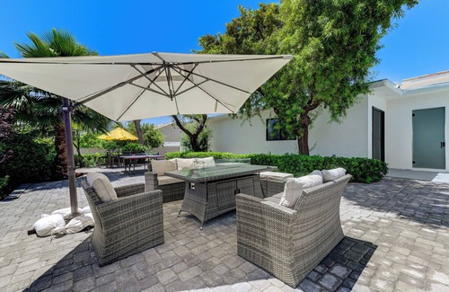 Las Vegas House | Soothing 6-bedroom house with Pool in vibrant Las Vegas