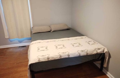 Galesburg Apartment | Soothing apartment with AC in charming Galesburg