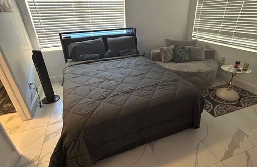 Opa-Locka House | Soothing house with AC in charming Opa-locka