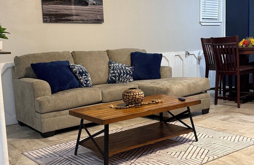 Pharr Condo | Soothing Modern condo with AC in Pharr - Perfect for a getaway