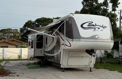 Largo House | Soothing RV with AC in Largo