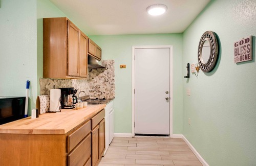 Smith River Apartment | Soothing Studio w/Lush Views: 2 Mi to Beach!