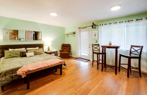 Smith River Apartment | Soothing Studio with Lush Views 2 Mi to Beach!
