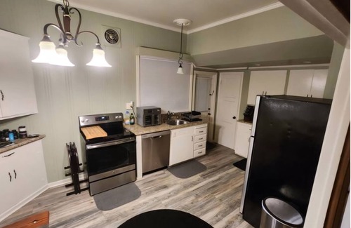 Central San Mateo House | Soothing townhome with fitness room in San Mateo. 10 mins from sfo airport.