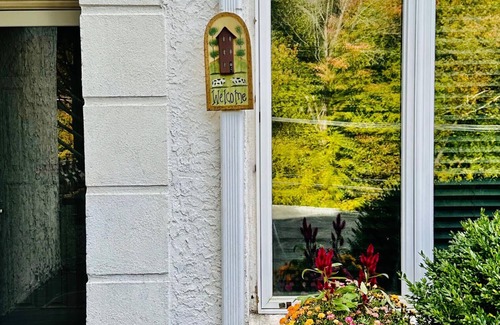 Broomall Apartment | Sophia's Flat A-No Step/Pet Friendly at Quiet & Peaceful Suburb