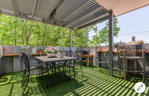 Richmond House | Sophisicated Family Oasis in Richmond