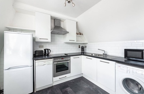 Knightsbridge Apartment | Sophisicated Knightsbridge 1BR Duplex, nr. Hyde Park, by Blueground
