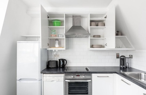 Knightsbridge Apartment | Sophisicated Knightsbridge 1BR Duplex, nr. Hyde Park, by Blueground
