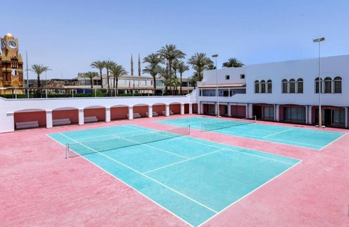 Ras Umm Sid Hotel | Sophisticated Adults-Only Oasis with Beach Access & Onsite Activities l 2 Rooms