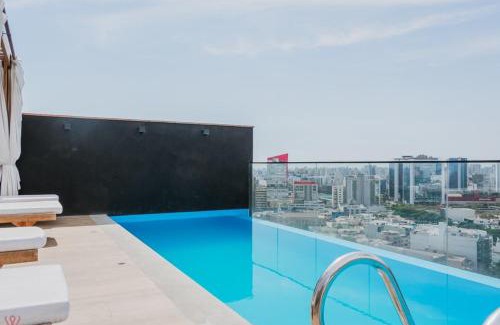 Surquillo Apartment | Sophisticated 2BR Pool in Surquillo