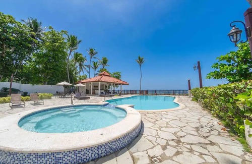 Villas Del Mar Apartment | Sophisticated 3-bedroom Apartment on the Beach