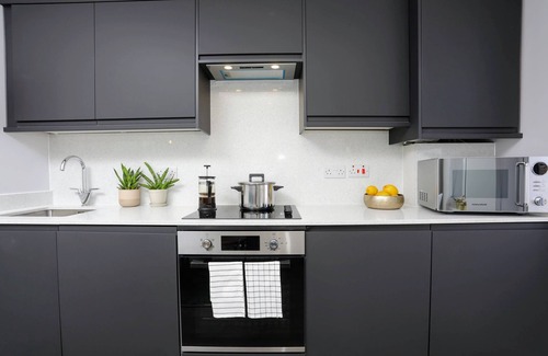 North Finchley Apartment | Sophisticated 3Bedroom/2Bathroom Pet-Friendly Duplex Flat w/FREE WIFI
