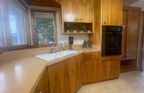 La Crosse House | Sophisticated 3BR | Minutes to Downtown