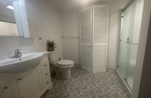 La Crosse House | Sophisticated 3BR | Minutes to Downtown