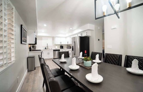 North Las Vegas House | Sophisticated 4BR Vegas Pool Getaway w/Pool Table