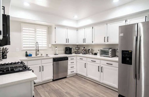 North Las Vegas House | Sophisticated 4BR Vegas Pool Getaway w/Pool Table