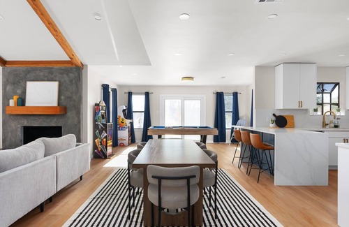 West Oak Hill House | Sophisticated 5BR w/Spa, Fire Pit & Parking