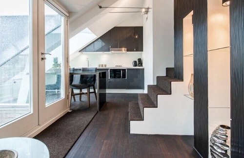 Dapperbuurt Apartment | Sophisticated and bright rooftop studio for 2 pers near Oosterpark with balcony
