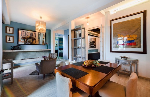 Financial District Apartment | Sophisticated Apt at famous fashion designer home with balcony