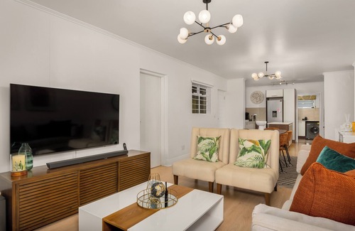 Century City Apartment | Sophisticated Century City Apartment | Pool