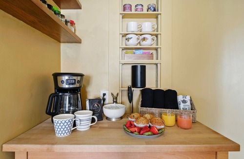 Walla Walla House | Sophisticated & charming bungalow, EV charger, walk to main street, dogs OK!