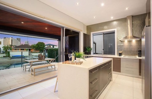 Broadbeach Waters House | Sophisticated Coastal Living