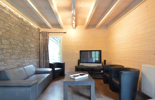 Nadrin House | Sophisticated Holiday Home in Nadrin with Sauna