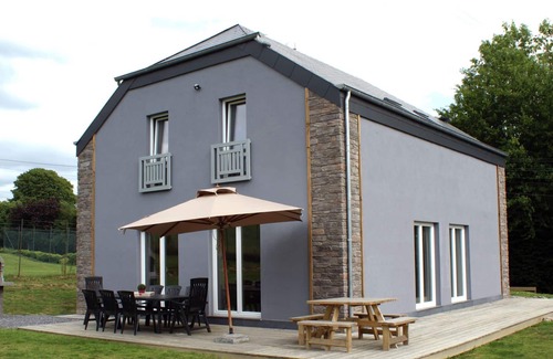 Nadrin House | Sophisticated Holiday Home in Nadrin with Sauna