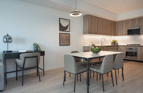 Downtown Los Angeles Apartment | Sophisticated Jr 2-bedroom apartment with full kitchen in lively Los Angeles