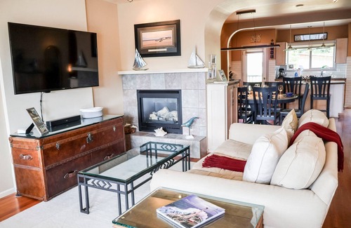 Depoe Bay House | Sophisticated Oceanview Retreat Overlooking Pirate Cove – Luxury Awaits