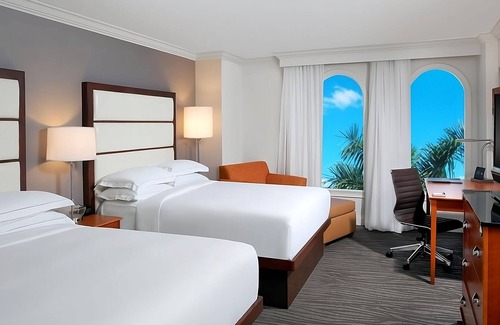 Park Shore Hotel | Sophisticated Suite with Shuttle to Clam Pass Beac