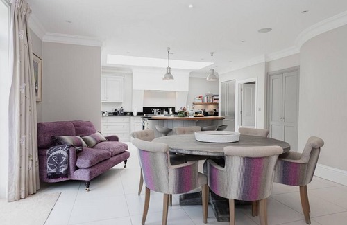 Chesham House | Sophistication of the present era