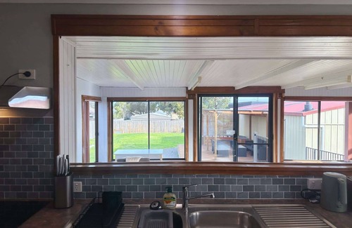 Sorell House | Sorell Sunlight Escape - 10 minutes from Airport