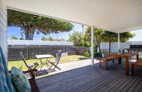 Sorrento Cottage | Sorrento Beach Cottages #1 - 1 NIGHT FREE!* - Gorgeous beach cottage, 2 min walk to Sorrento village