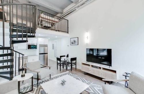 Center City East Apartment | Sosuite | 1BR Corner Loft w Park View, Gym, Lounge