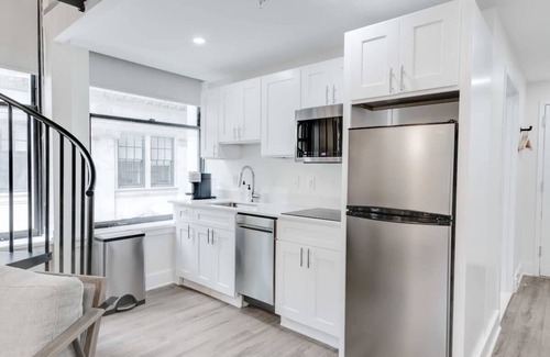 Center City East Apartment | Sosuite | 1BR Corner Loft w Park View, Gym, Lounge