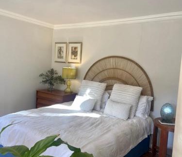 Knysna House | Soul Forest cabin Nature retreat with hot tub