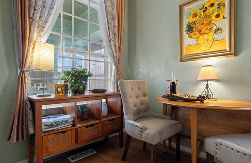 Downtown Salt Lake City House | Soul-warming Historic home - Private hot-tub, yard, Parks, 6min to downtown SLC.