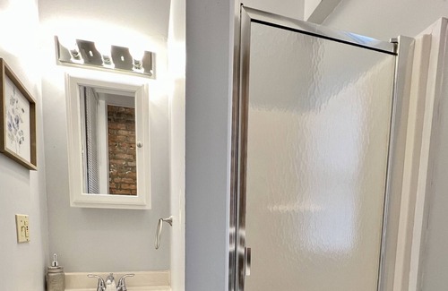 Soulard Apartment | Soulard 2 Bedroom Carriage House - In Unit Washer Dryer Pet Friendly Fenced Yard