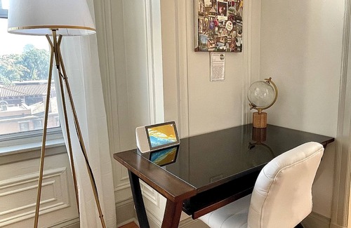 DeBaliviere Place Apartment | Soulful & Central 2/2 w Pool- Bordering Forest Prk