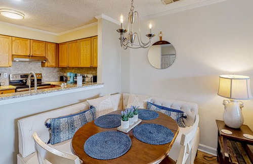 Manteo Condo | Sound-front, 2nd-floor condo with balcony & on-site gazebo - dogs welcome