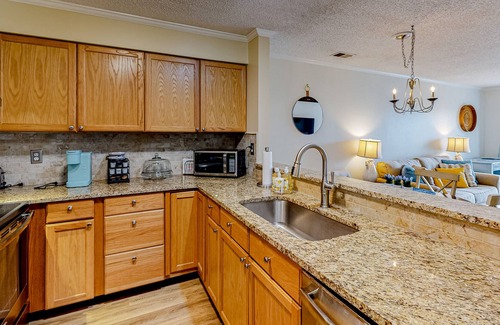 Manteo Condo | Sound-front, 2nd-floor condo with balcony & on-site gazebo - dogs welcome