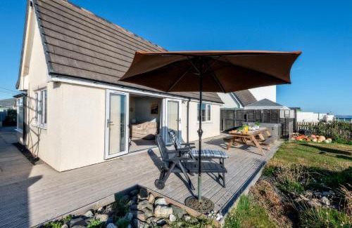 Tywyn House | Sound of the Sea, beach front Bungalow with hot tub, in Tywyn