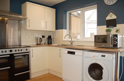 Tywyn House | Sound of the Sea, beachfront Bungalow with hot tub, in Tywyn