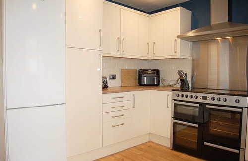 Tywyn House | Sound of the Sea, beachfront Bungalow with hot tub, in Tywyn