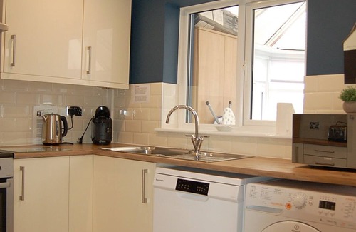 Tywyn House | Sound of the Sea, beachfront Bungalow with hot tub, in Tywyn