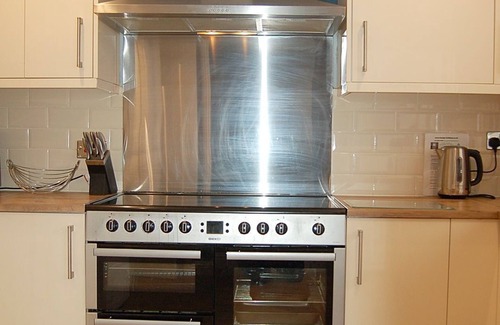 Tywyn House | Sound of the Sea, beachfront Bungalow with hot tub, in Tywyn
